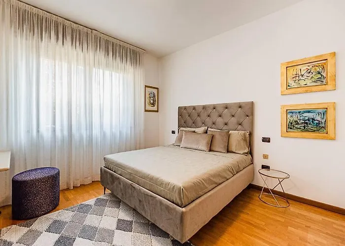 *Vivere In Arte* Near Theairport
