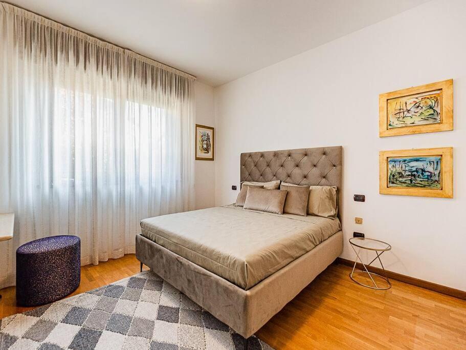 *vivere In Arte* Near Theairport Apartment